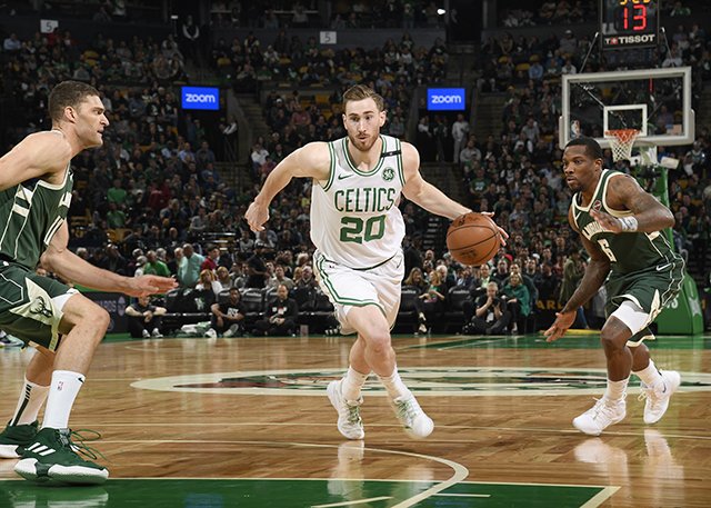  字母哥暴扣统治内线雄鹿大胜凯尔特人显霸气  